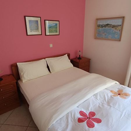 Thalia Apartment In Kalamata, 15' Walk From The City Center And The Beach Exterior photo