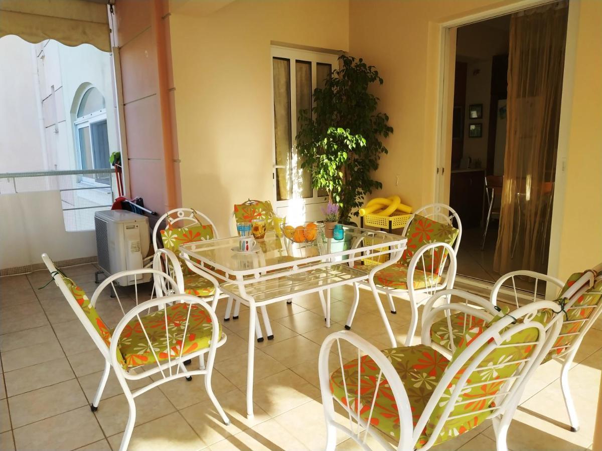 Thalia Apartment In Kalamata, 15' Walk From The City Center And The Beach Exterior photo