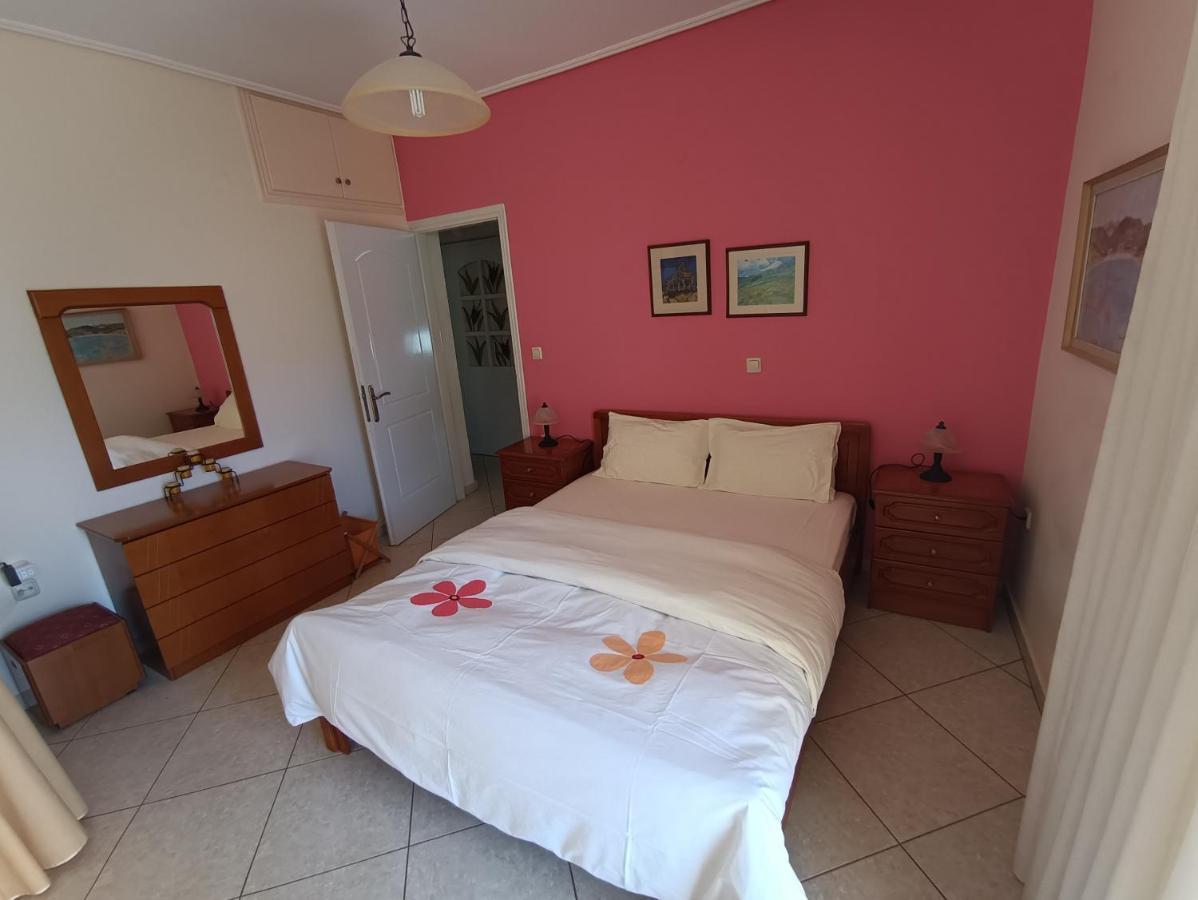 Thalia Apartment In Kalamata, 15' Walk From The City Center And The Beach Exterior photo